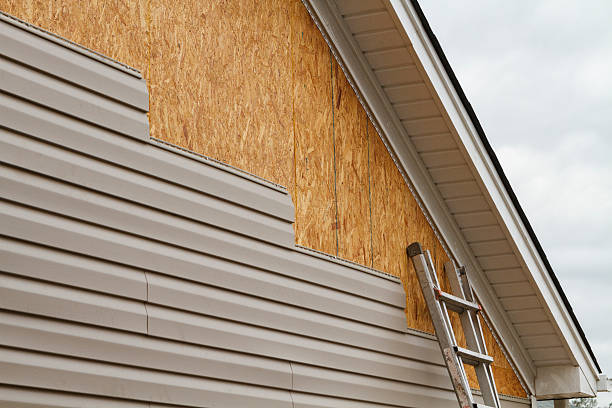 24/7 Emergency Storm Damage Siding Repair experts in Holtsville, NY